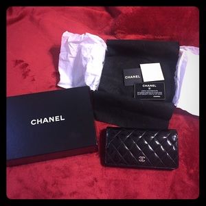 🔥🔥🔥Chanel patent leather wallet 💯% Authentic